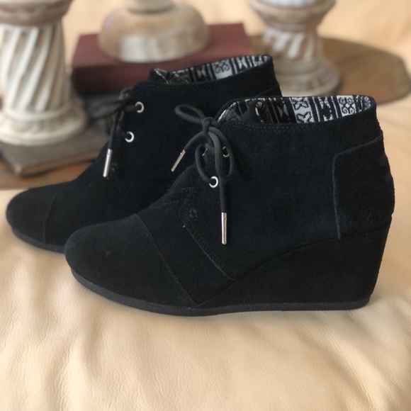 TOMS Suede Lace Up Bootie - Picture 1 of 7